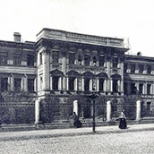 6. Бывшый главный дом городской усадьбы И.И. Воронцова. Фотография 1890-х годов