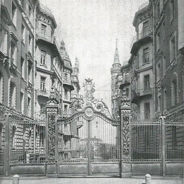 2. Двор доходного дома страхового общества «Россия». Фотография 1909 года