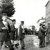 5. Московские босяки возле Ляпинской ночлежки. Фотография 1900-х годов.