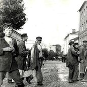 24. Московские босяки возле Ляпинской ночлежки. Фотография 1900-х годов.