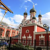 12. Георгиевский храм окружили современные громады