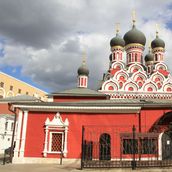9. Вид с западной стороны. Потрясающие украшения XVII века
