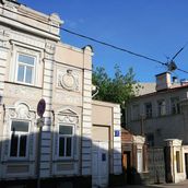 14. Городская усадьба 1820 года, перестроенная в 1881 году по проекту архитектора К.И. Андреева