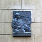 19. Мемориальная доска, посвященная Н.С. Хрущеву