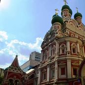 1. Первая остановка возле церкви Троицы в Никитниках – самого красивого храма Китай-города