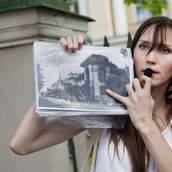 39. Александра показывает исчезнувший «грибок» особняка Понизовского на Поварской