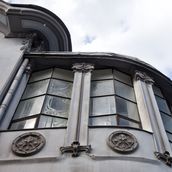 46. Со стороны Скарятинского переулка фасад имеет по бокам два эркера