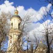 14. Колокольню и трапезную строил во второй половине XVIII века В.И. Баженов