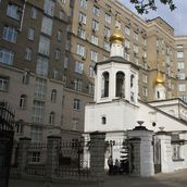 33. Второй - церковь Михаила Архангела в Овчинниках XVII века, которую «поглотил» комплекс государственного комитета по внешним экономическим связям СССР»
