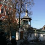 11. А рядом с Воскресенским храмом – церковь Иова Почаевского. Это бывший каретный сарай Кадашевского храма