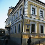18. Во 2-м Кадашевском переулке сохранилась целая линия домов XIX века