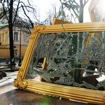 1. Фонтан «Вдохновение» возле Третьяковки. Скульптор Александр Рукавишников зашифровал в нем три картины. Это, например, «Березовая роща» А.И. Куинджи