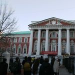 21. Группа подходит к настоящему дворцу – дому Ржевских-Журавлевых-Васильевых-Грачевых
