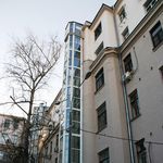 22. Доходный дом, построенный сто лет назад архитектором В.В. Шервудом, скрывает дворец от посторонних взоров