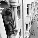 1. Рыцарь дома Филатовой на Арбате. Фотография 1988 года