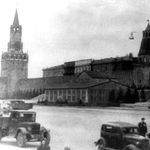 5. Маскировка Мавзолея под купеческий особняк. Фотография 1941 года