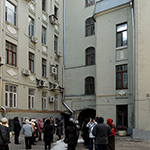 7. Во дворе «Дома под рюмкой»