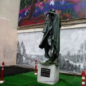 Мастер и Маргарита. Фрагмент несостоявшегося памятника Булгакову на Патриарших