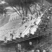 11. Строительство временных трибун Театра массовых действий. Фотография 1924 года