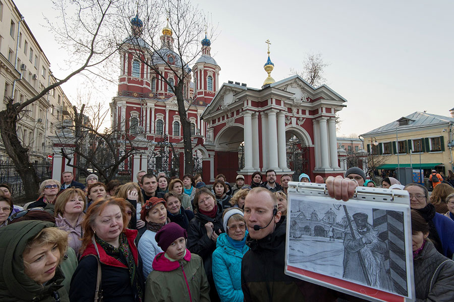 Экскурсовод Денис Дроздов рассказывает о московских будочниках