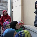 21. Вот он со своими читателями