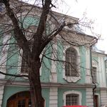 57. А перед войной был построен жилой дом, который откусил от дворца часть, да при том самую древнюю =(