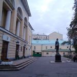 22. Памятник Максиму Горькому у здания института мировой литературы