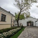 13. Ворота и предвратная сторожка-часовня – тоже проект Щусева