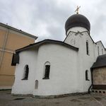 6. Щусев стилизовал свою церковь под малый храм Новгородской земли XII-XVI веков – здесь и щипцы, и шлемовидный купол и мощная трехчастная апсида