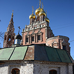 18. Два храма – один на фоне другого