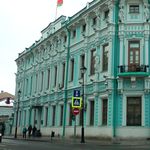 17. Классицизм во всей красоте! Заметьте, боковые фасады украшены так же ярко, как и главный