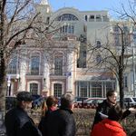 23. На фоне городской усадьбы одного из фаворитов императрицы Екатерины II – И.Н Римского-Корсакова