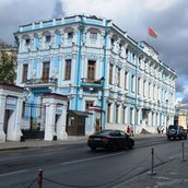 22. Здание эпохи классицизма с эклектическим внешним убранством