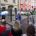 17. Во дворе усадьбы Щербатовых
