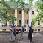 19. Великолепный ампирный фасад главного дома усадьбы генерала-майора Хитрово, благодаря которому появилась Хитровская площадь