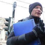 12. Денис рассказывает о доме Воронцовых-Шориных (на заднем плане)