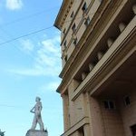 15. Идем во двор «дома со скульптурами». Это рабочий