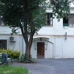 36. Двор этого необычного дома