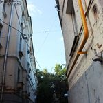 4. В этом дворике сохранились лёдники – предки холодильников