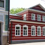 14. В таких деревянных одноэтажных домах с мезонином могли жить герои Островского – бедные чиновники, вроде Жадова или Бальзаминова
