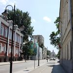 21. Справа дом, в котором мог жить какой-нибудь купец – герой Островского. Например, Истукарий Лупович или Тит Титыч