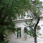 33. Присмотритесь, ни смотрит ли из окна мезонина Липочка – дочь Большова
