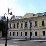 35. Где Вы еще видели трехколонный портик! Сразу видно – владелец купец-самодур