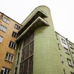 6. Великолепные полукруглые башни с лестницами