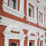 24. Фактурные наличники на окнах, которые так и хочется потрогать