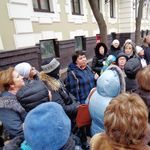 6. Татьяна в окружении восторженных экскурсантов
