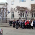 14. Группа расположилась у дома И.А. Миндовского (Староконюшенный переулок, 1). Построен в 1906 году Н.Г. Лазаревым