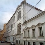 21. Знаменитая гимназия им. И. и А. Медведниковых. Здание построено в 1901-1903 годах по проекту архитектора И.С. Кузнецова