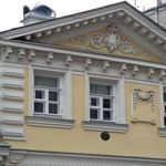25. Одноэтажный особняк с мезонином в три окна