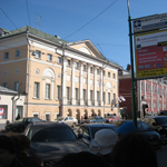 Городская усадьба Матвеевых. С 1818 года здесь располагалась Пятницкая полицейская часть. Квартальные, городовые и будочники - герои А.Н. Островского